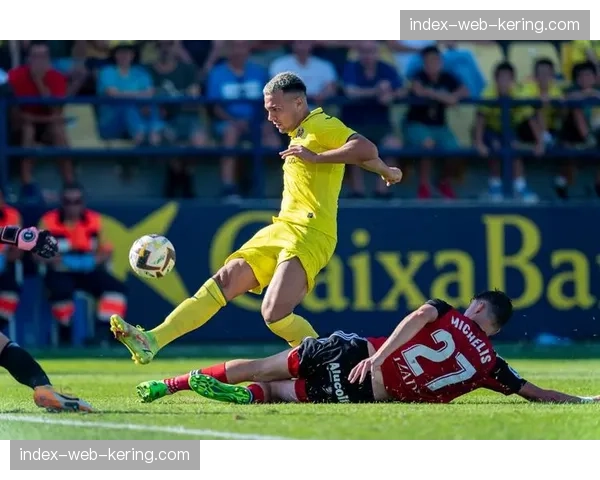 丹朱马支点作用:比利亚雷亚尔前锋在4-4-2体系中的背身拿球与分球选择 丹朱马支点作用:比利亚雷亚尔前锋在4-4-2体系中的背身拿球与分球选择